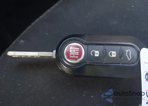 2014 Fiat 500L Easy z USA, uszkodzony, nr VIN ZFBCFABH8EZ003450